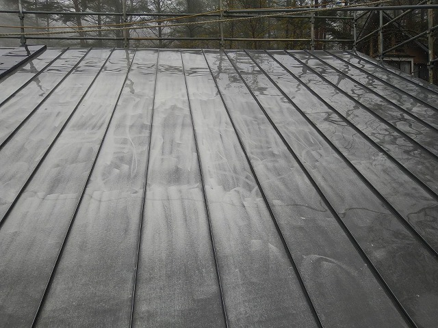 北杜市　ガルバリウム鋼板　塗装工事　高圧洗浄　遮熱塗料